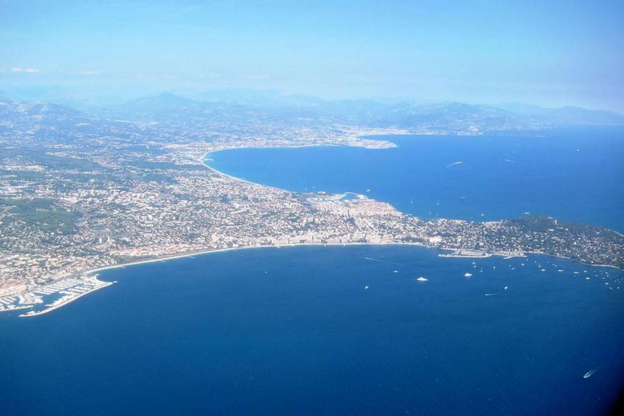 Crew Lighthouse Vandrarhem Antibes Exteriör bild